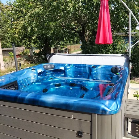 Belle Quercynoise Piscine Jacuzzi Partages * Septfonds