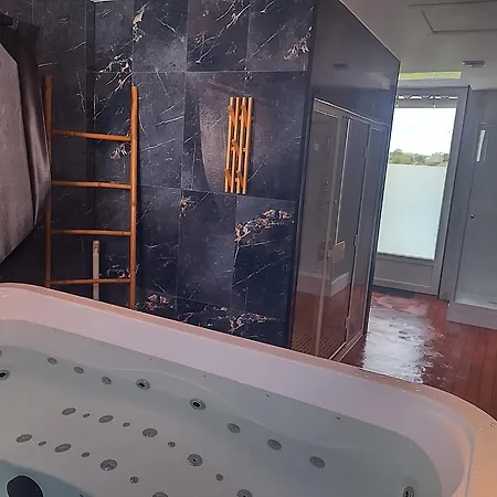 Ferienhaus Belle Quercynoise Hammam Et Jaccuzi Privatifs *