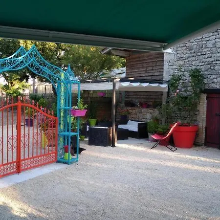 Belle Quercynoise Piscine Jacuzzi Partages בית נופש *