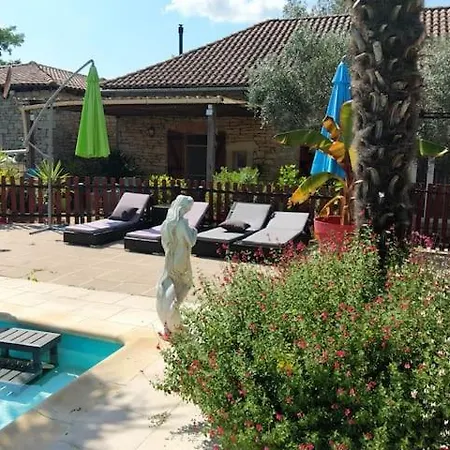 Holiday home Belle Quercynoise Piscine Jacuzzi Partages
