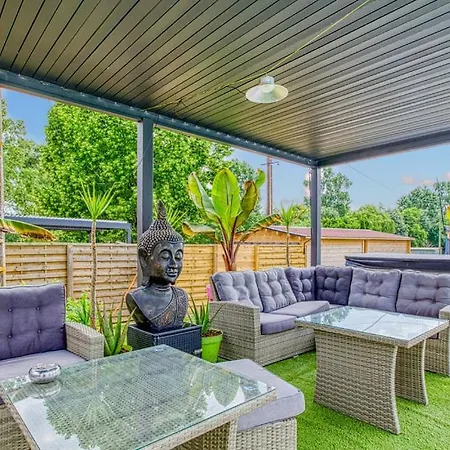 Belle Quercynoise Piscine Jacuzzi Partages Holiday home *