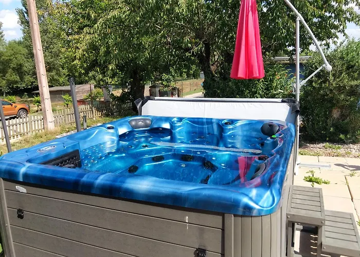 Belle Quercynoise Piscine Jacuzzi Partages * Septfonds